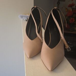 Classic Pointed Toe Ankle Strap Pumps - Nude